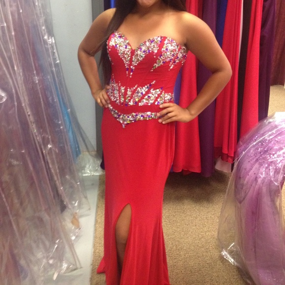 Mary's Bridal Dresses & Skirts - Formal Gown Mary's Bridal Dresses & Skirts - Formal Gown